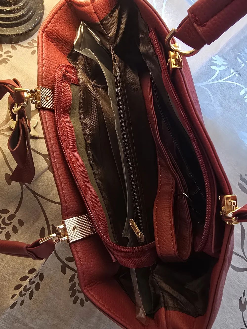 Elegant Women's Burgundy Tote Bag - Picture 4 of 5